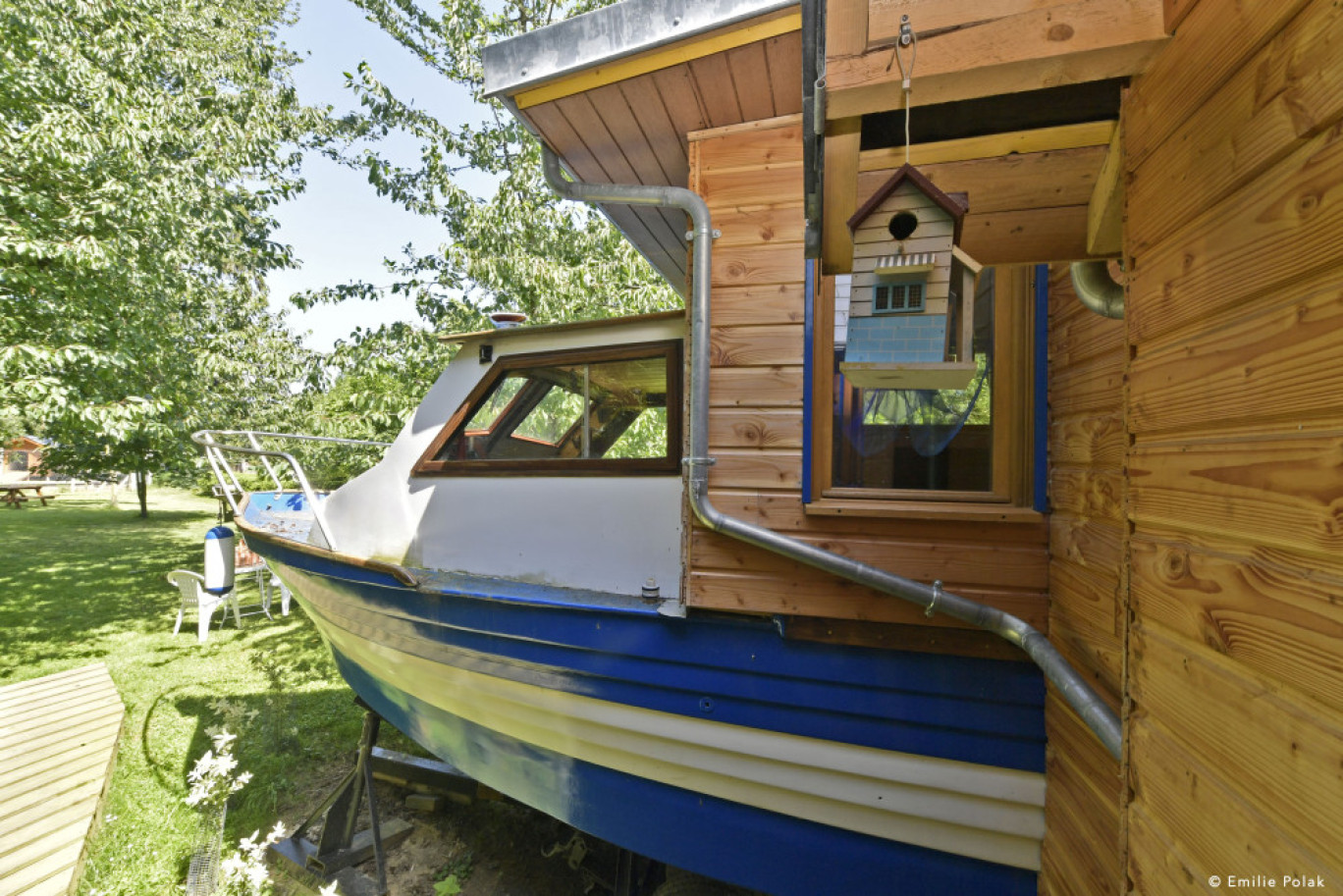 Dernier logement insolite installé, Le Dom' invite à prendre le large dans un océan de verdure. © Wonderbox/Émilie Polak
