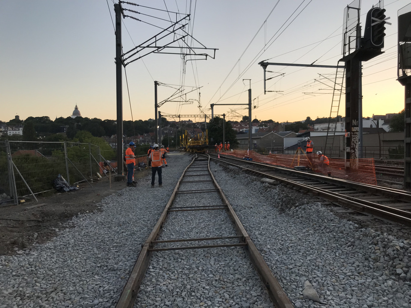 Du 12 au 15 août, 70 salariés ont travaillé durant 64 heures, afin de changer six appareils d’aiguillage en gare de Lille-Flandres. © SNCF réseau