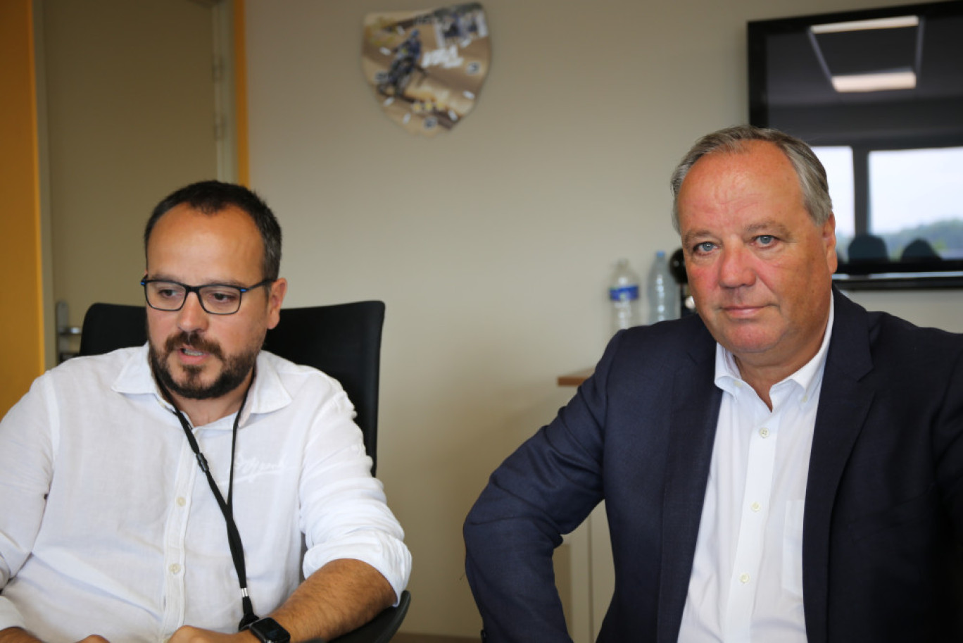 De g. à dr. : Dimitri Defrancq, PDG de Audo Logistic, et Reynald Defrancq, directeur général d’Audo Express. © Alethiea Press/Lucy Duluc