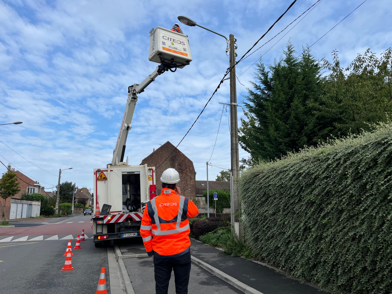 Le remplacement des points lumineux en équipements moins énergivores sur la commune de Sequedin.