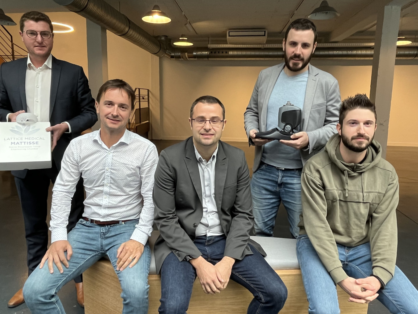 Les entrepreneurs de Lattice Medical, Vetbiolix, InVenis Biotherapies, Revival Bionics et Clément Danis, chargé de recherche pour le projet ImmuniTau.