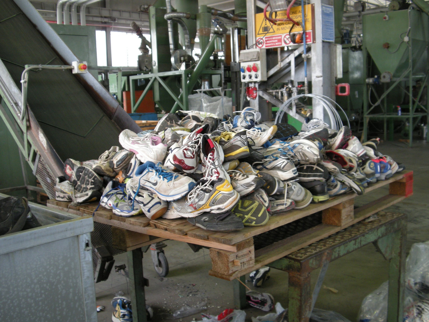 Dans la zone d’activités de l’Union textile à Tourcoing, l’entreprise Revival recycle les chaussures usagées avec pour objectif de devenir un jour, l’acteur majeur de la filière. (© Pixabay) 