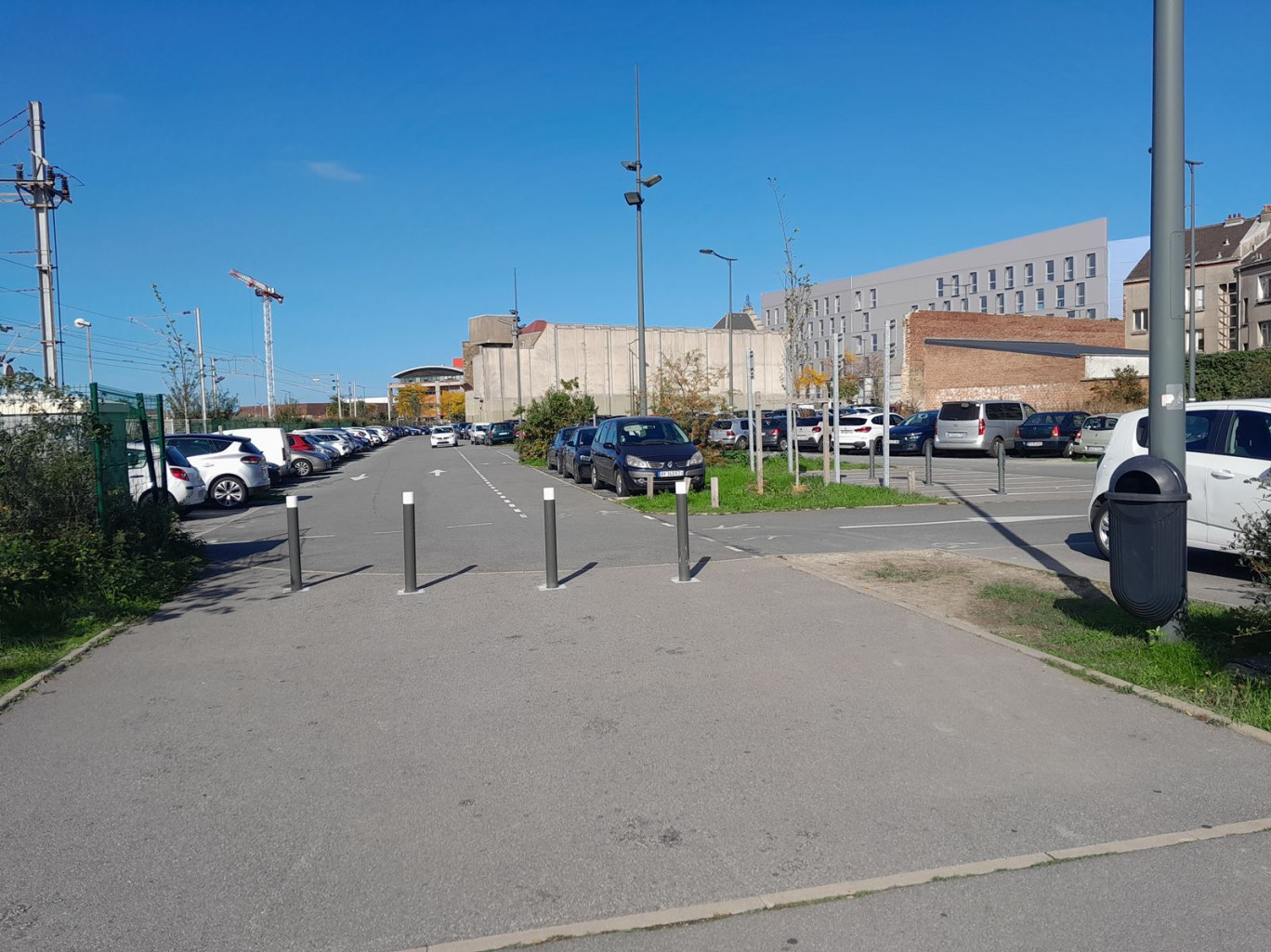 Sur ce parking qui jouxte la gare sera construite la nouvelle salle de sports/concerts sur 10 000 m². 