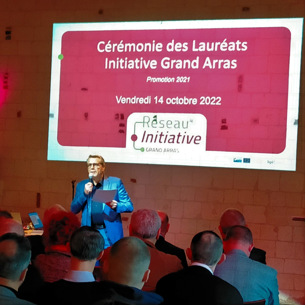 Le président d’Initiative Grand Arras, Pierre Lobry, a remis aux lauréats 2021, le label «Entrepreneurs Initiative Grand Arras».