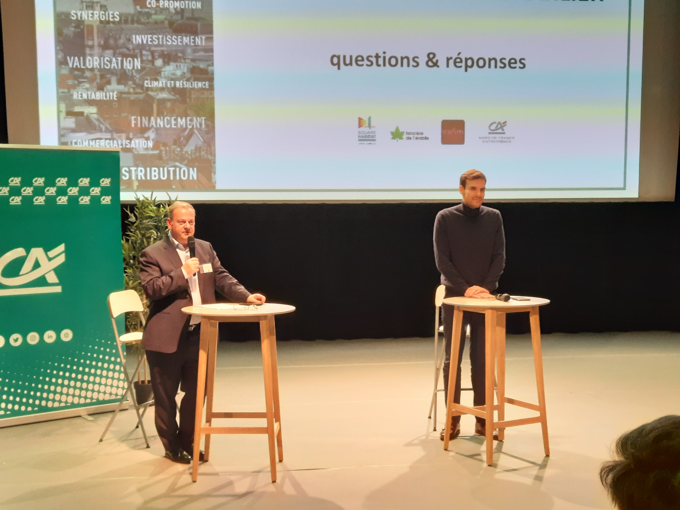 Eric Felten (à g.), directeur général adjoint du Crédit Agricole Nord de France et Robin Rivaton, et chroniqueur spécialiste de l’immobilier. © Aletheia Press/L.Péron