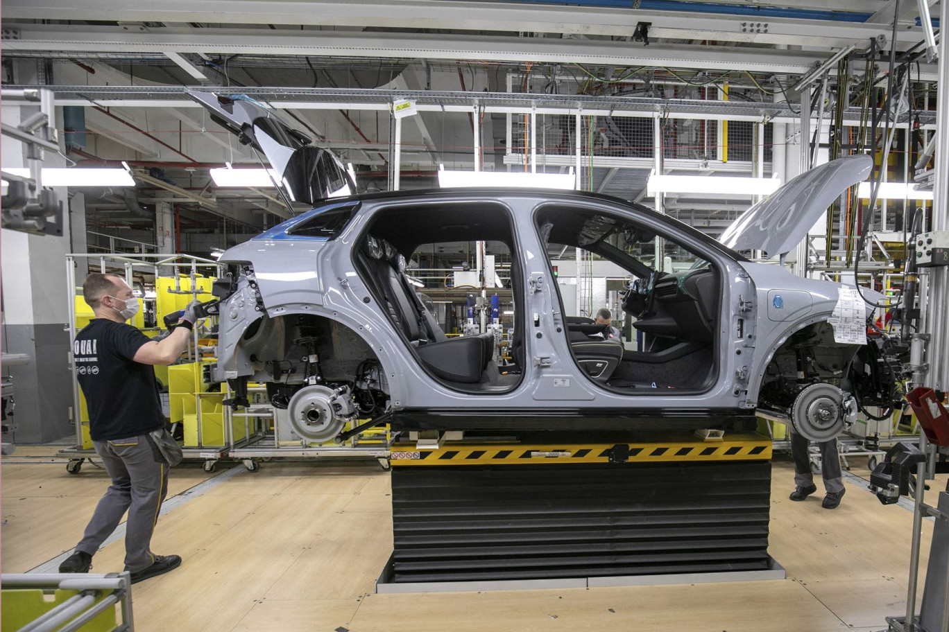 Parmi les objectifs de France 2030, figure la production en France de près de 2 millions de véhicules électriques en 2030. À l'instar de cette voiture 100 % électrique produite dans l'usine historique de Renault à Douai.