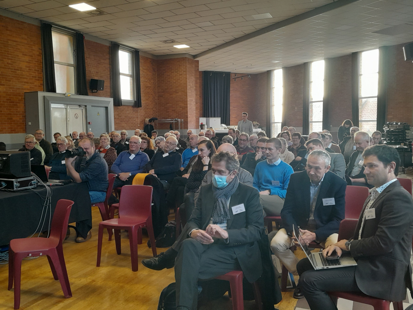 De nombreux élus de l'arrondissement de Dunkerque avaient fait le déplacement jusqu'à la salle des fêtes de Cassel pour rencontrer les représentants du SIDEN-SIAN