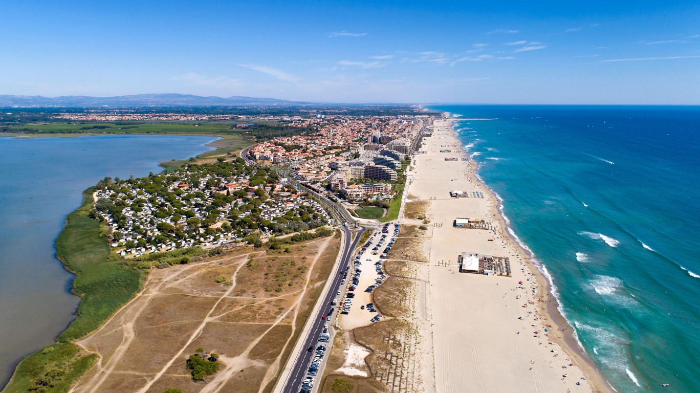 «Le tourisme est un secteur très peu sensibilisé au changement climatique, alors qu’il est très exposé et très vulnérable aux évolutions du climat». © altitudedrone