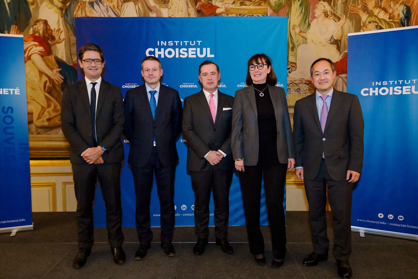 De gauche à droite : Nicolas DUFOURCQ (Bpifrance, Grand Prix Choiseul Souveraineté), Patrick AUFORT (AID, Prix Institution et Acteur Public), Pascal LOROT (Président de l'Institut Choiseul), Marie-Christine LOMBARD (GEODIS, Prix Entreprise Stratégique), Yann LECA (EXOTEC, Prix Entreprise Innovante).  Crédit : Bogdan-Mihai Dragøt. 