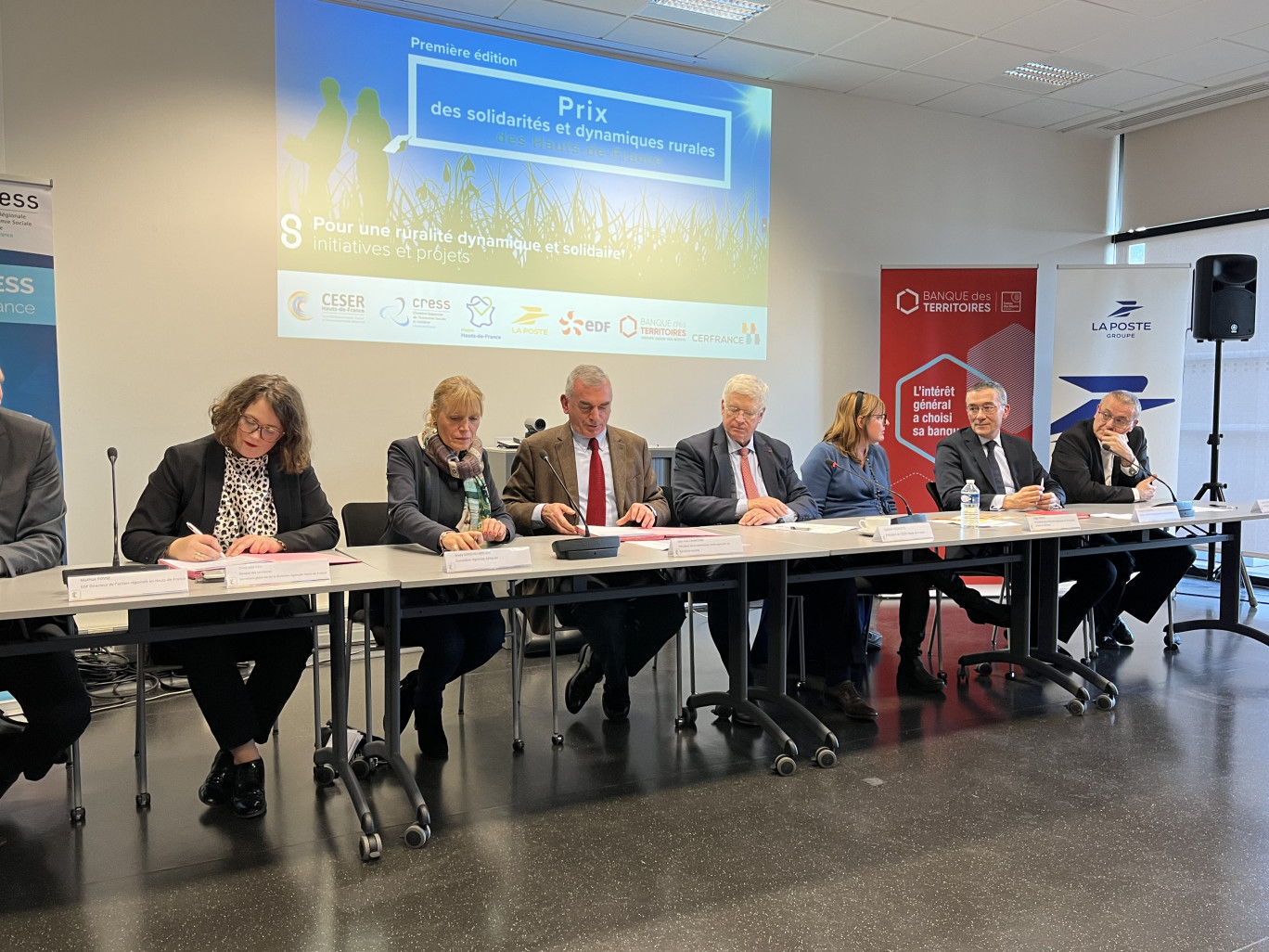 «﻿On regarde toujours la ruralité avec un œil péjoratif mais, pour moi, le monde rural est le futur» souligne Laurent Degroote (4ème en partant de la gauche).