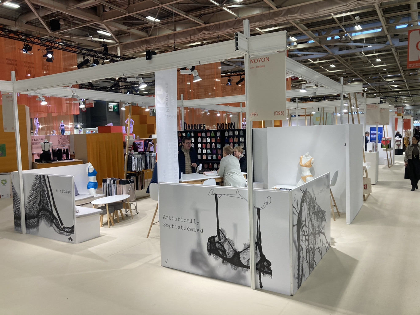 Le stand de Darquer, fabricant de dentelle à Calais. © Aletheia Press/M.Railane