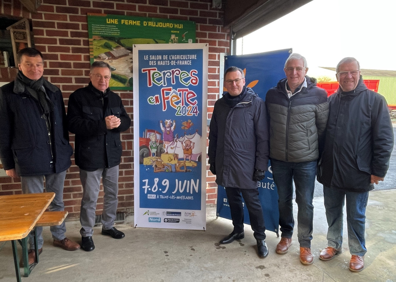 De gauche à droite : Christian Durlin, président de la Chambre d’agriculture du Nord-Pas de Calais, Jean-Bernard Bayard, président de Terres en Fête, Frédéric Leturque, président de la Communauté urbaine d’Arras, Jean-Pierre Puchois, vice-président de la CUA (Agriculture, ruralité & alimentation), et Didier Michel, maire de Tilloy-lès-Mofflaines.