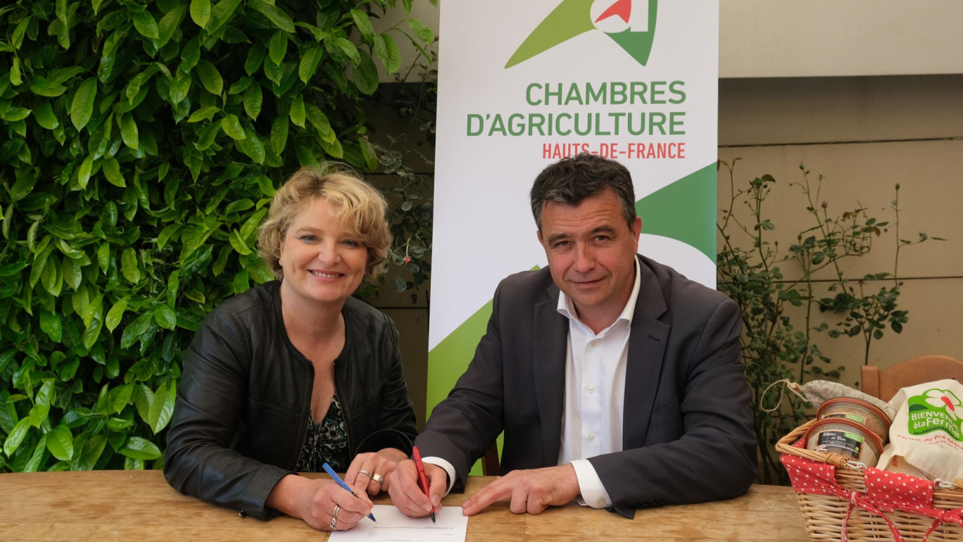 Marie-Sophie Lesne, vice-présidente de la Région Hauts-de-France chargée de l’Agriculture, de l’Agroalimentaire et de la Pêche, et  Laurent Degenne, président de la Chambre Régionale d’Agriculture Hauts-de-France. © Chambre d’Agriculture Hauts-de-France