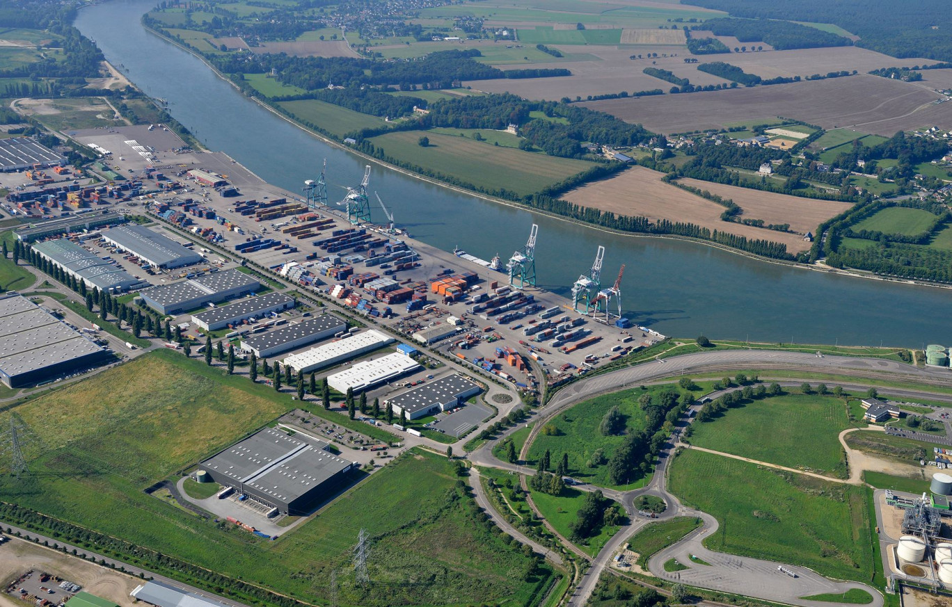 Le plan stratégique 2020-2025 du GIE Haropa, qui regroupe les ports du Havre, Rouen (photo) et Paris vise la décarbonation de son activité comme enjeu majeur. © Patrice
