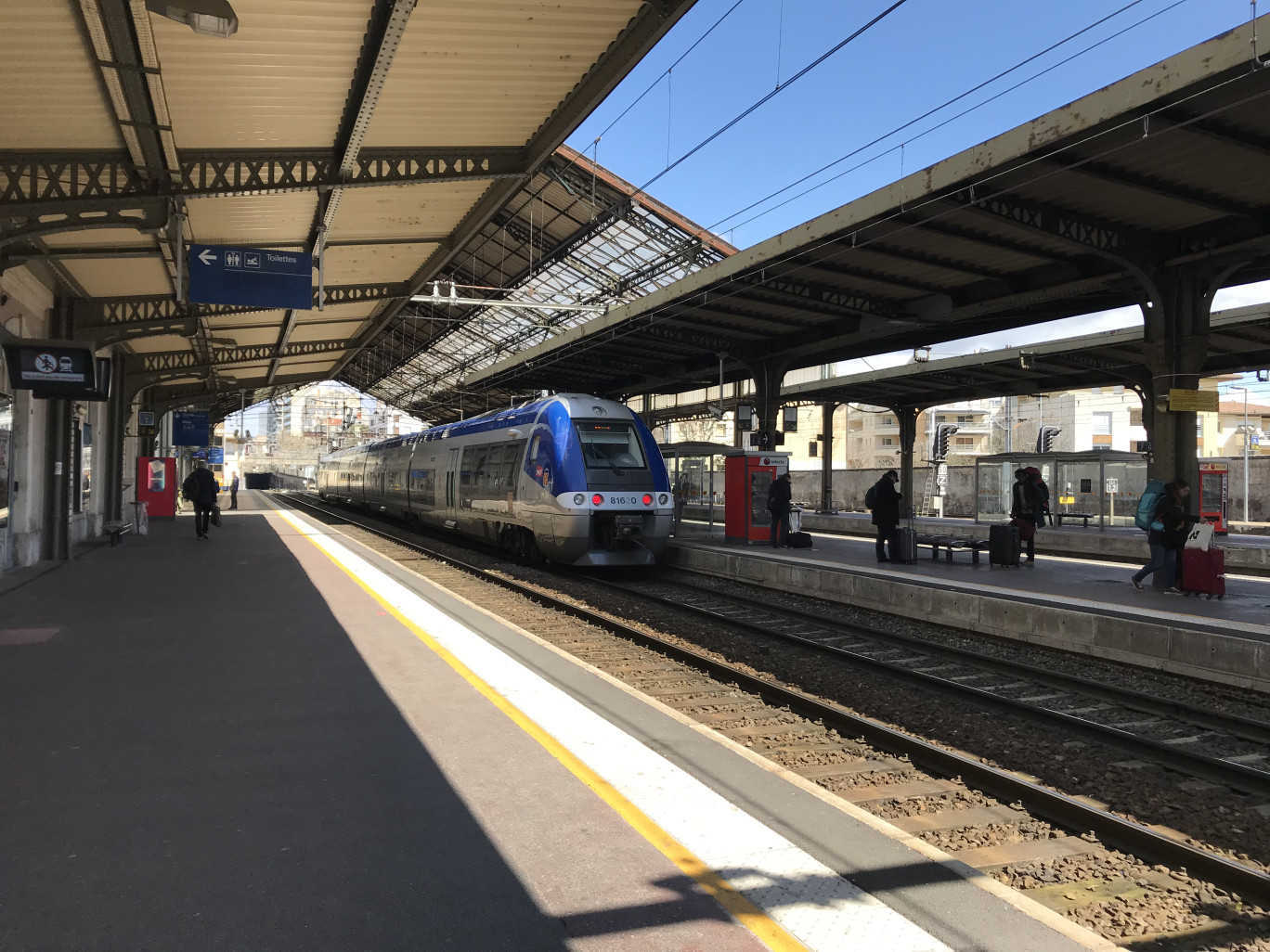 Un TER en gare de Valence. © Olivier Razemon