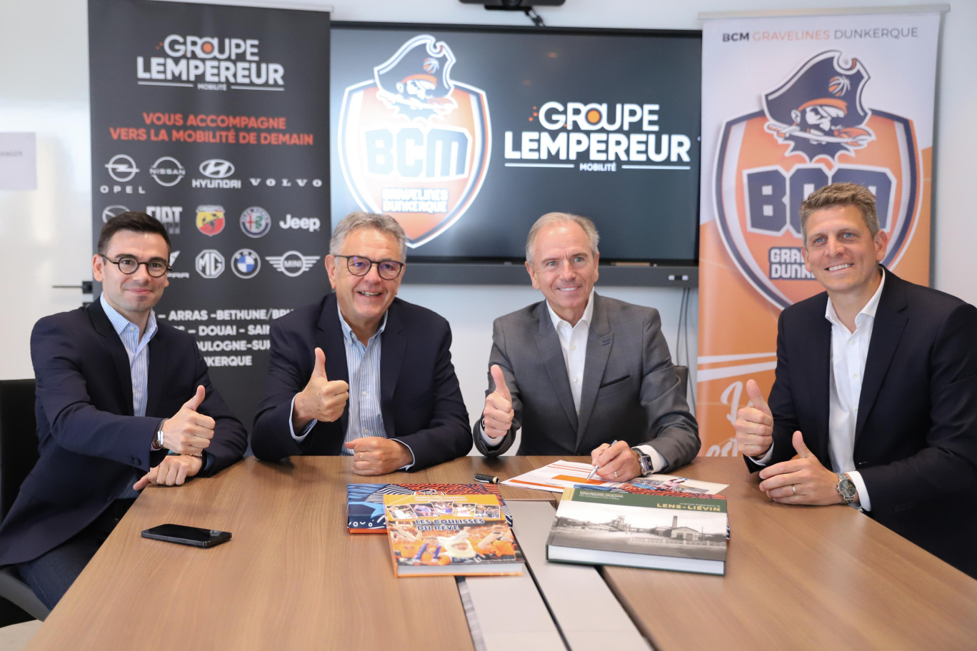 De gauche à droite : Maxence Lempereur, Directeur Général du Groupe Lempereur, Hervé Beddeleem, Directeur Exécutif du BCM, Jean-Paul Lempereur, Président du du Groupe Lempereur, et Julien Bollengier, Directeur Marketing et Communication du BCM. 