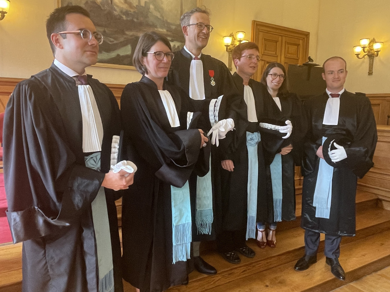 De gauche à droite : Damien Jouanny, vice-président, Elise Huerre, vice-présidente en charge des fonctions de juge des contentieux de la protection, Sylvain Barbier Sainte Marie, procureur de la République d’Arras, Julie Astorg, présidente du Tribunal judicaire d’Arras, Alexia Garnaud, vice-présidente affectée au pôle social, et  Matthieu Guerineau, juge des enfants.