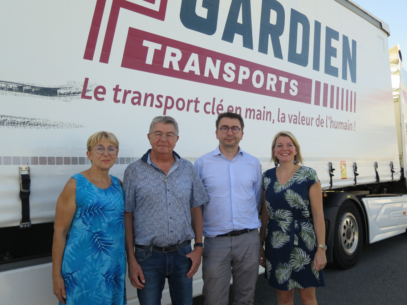 Les époux Patrick et Patricia Gardien (à gauche) ont créé les transports Gardien en 1988 avant de transmettre l'entreprise à leurs enfants Cyril et Oriane en juin 2023. © Aletheia Press/B.Dequevauviller