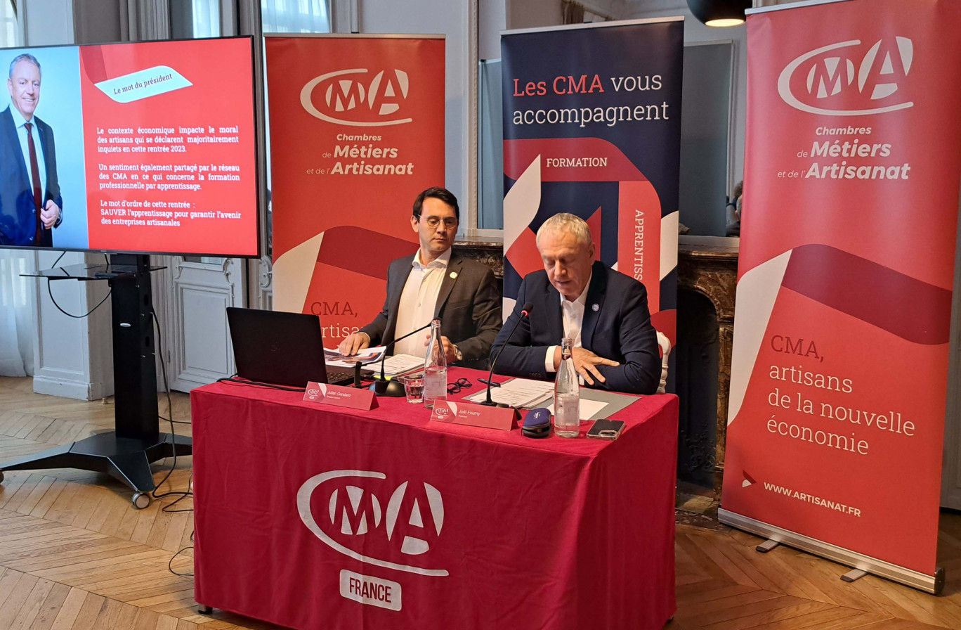 De gauche à droite, Julien Gondard, directeur général de CMA France et Joël Fourny, président de la CMA.