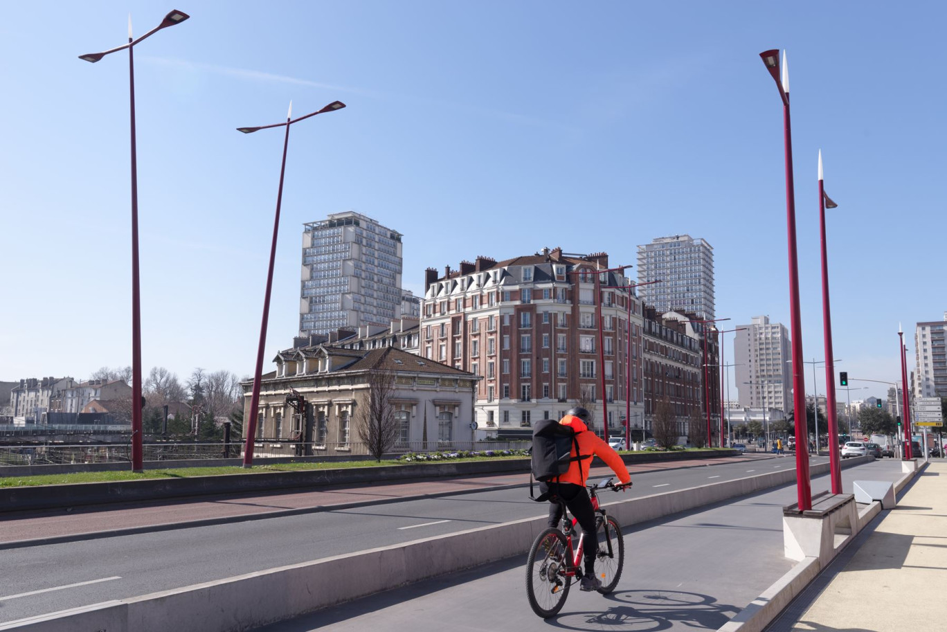 Les métropoles créent des aménagements cyclables dans tous les quartiers, y compris périphériques. © hassan bensliman