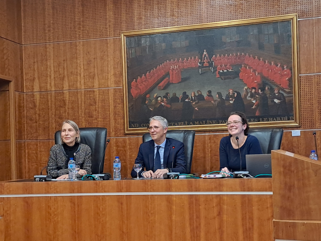 De gauche à droite : Nathalie Massias, présidente de la Cour administrative d’appel de Douai, Fabien Raynaud et Mélanie Villiers, les deux rapporteurs de l’étude. © Aletheia Press/L.Saleur