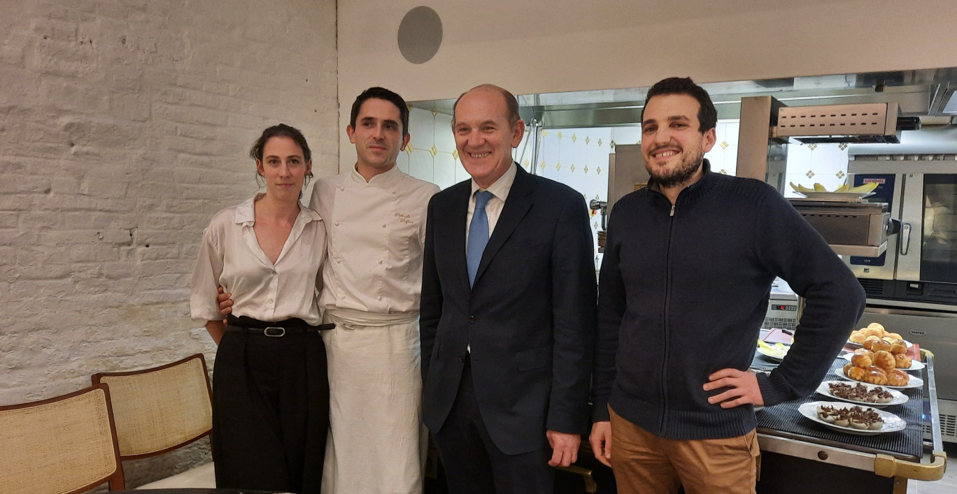 De g. à dr. Claire Dufour, présidente de la Brasserie Dufour à Lille, Thibault Dufour, directeur général et chef de la Brasserie Dufour, Daniel Fasquelle, maire du Touquet et Alexis, co-gérant de la Brasserie du Pavé à Lille. © Aletheia Press/L.Péron