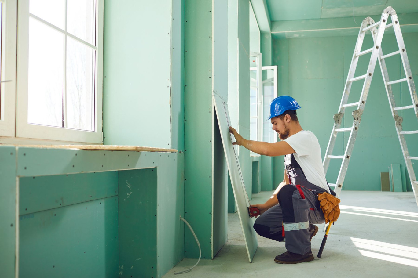 L'étude souligne «la situation très particulière des secteurs de l’immobilier et du bâtiment» du fait du contexte actuel, «avec des risques de faillites qui vont rester très élevés en 2024». © Studio Romantic