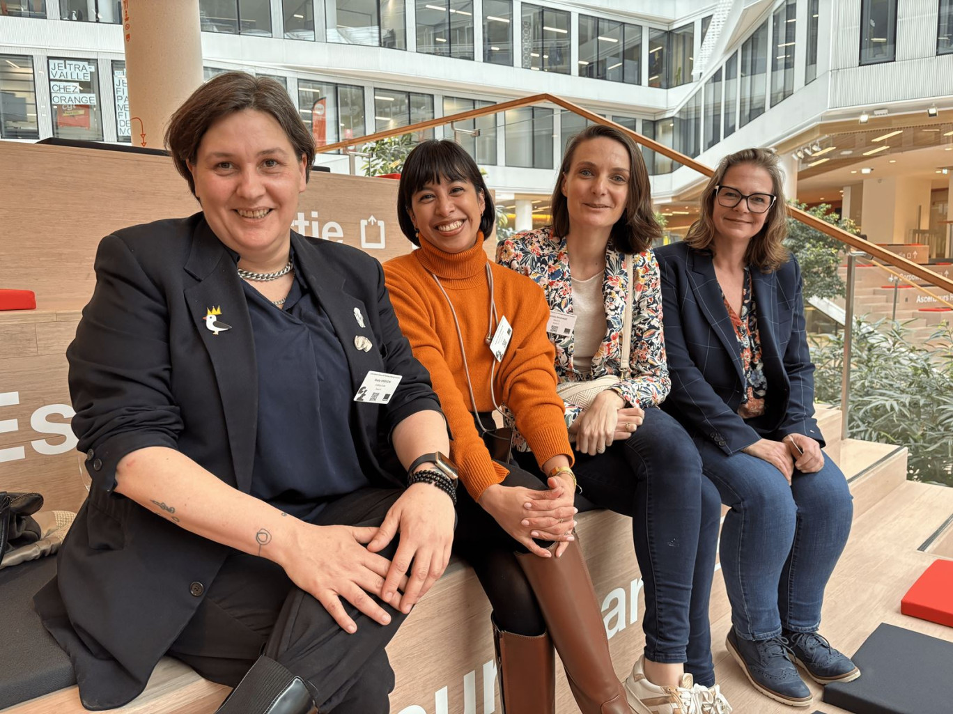 Quatre des sept lauréates Hauts-de-France sélectionnées par Orange. De gauche à droite : Giulia Visocchi, fondatrice de Cutting code ; Katrin Ann Orbeta, co-fondatrice de Mash&Co ; Laetitia Sauvage, créatrice de la plateforme de recrutement About ü, et Florence Jaspard, fondatrice de la start-up Travaux Sisters.