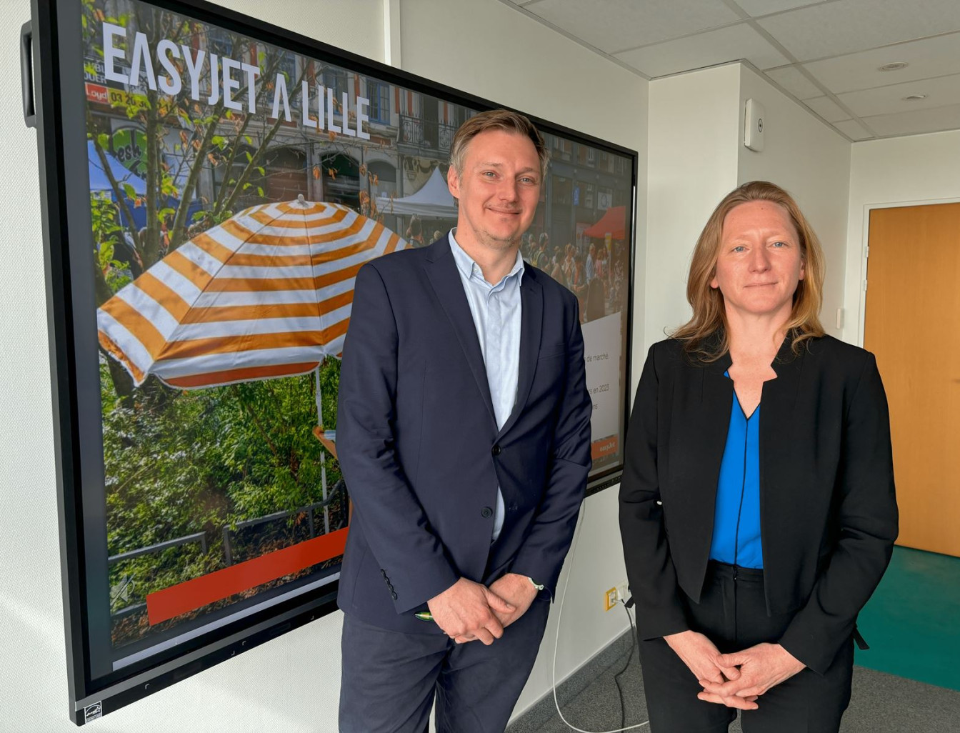 Reginald Otten, directeur adjoint France d’easyJet et Magali Huchette, présidente de l'aéroport de Lille.