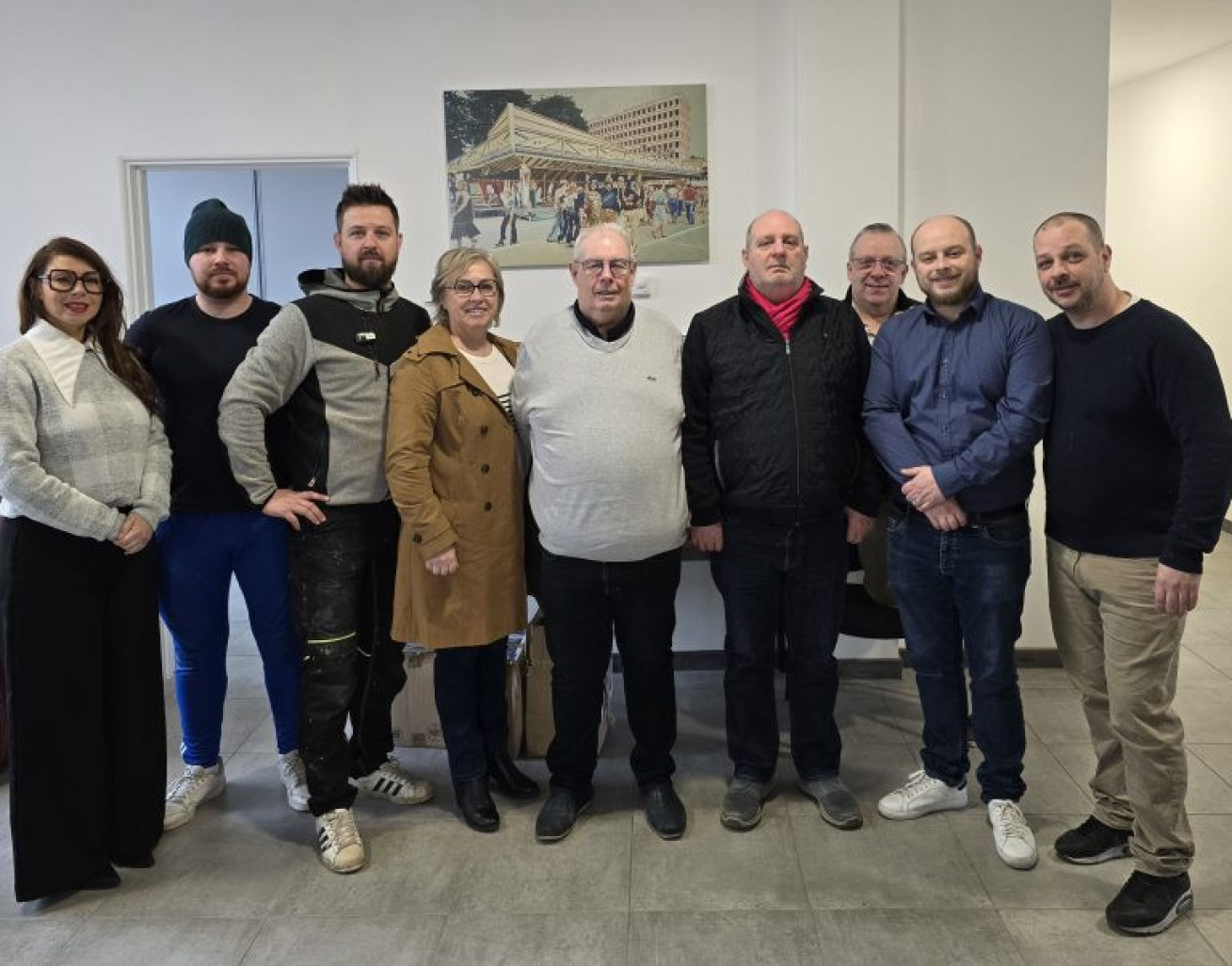 En tant qu’entreprise familiale, Le Distrib est dirigée par une dizaine de membres de la famille Maton, dont son fondateur Dominique (au centre) et son fils Arnaud (2e en partant de la droite).