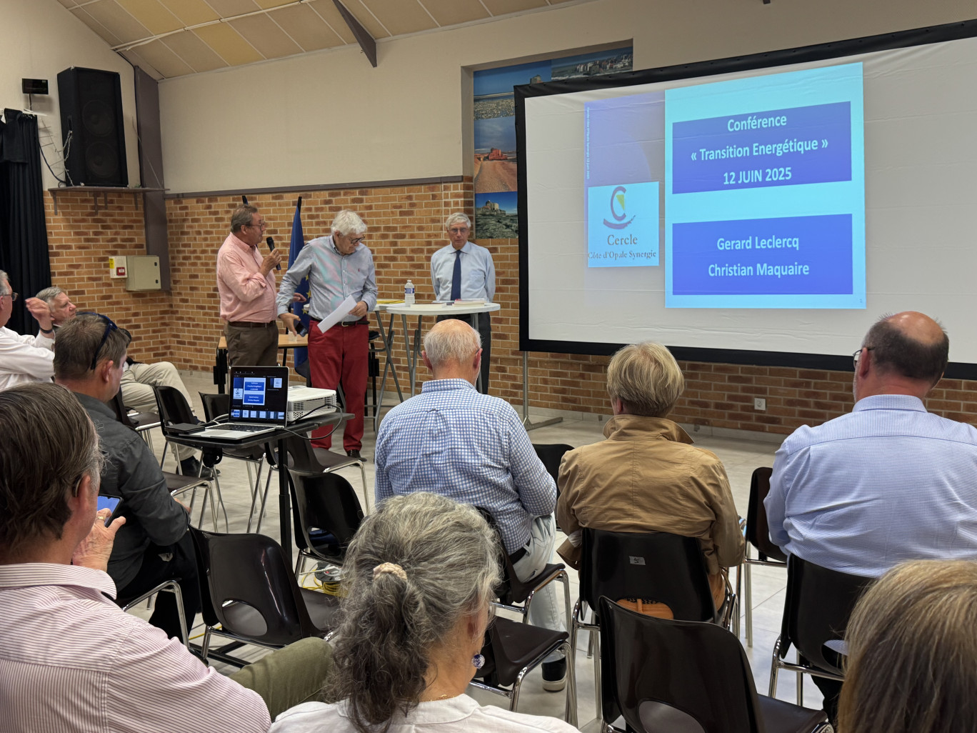 Une trentaine de personnes ont assisté à la conférence. © Aletheia Press / D.Boulogne