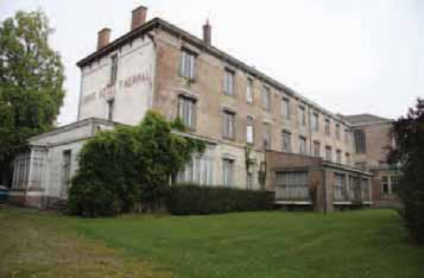 Pierre angulaire de ce projet, le Grand Hôtel thermal, à l’abandon depuis 1993.