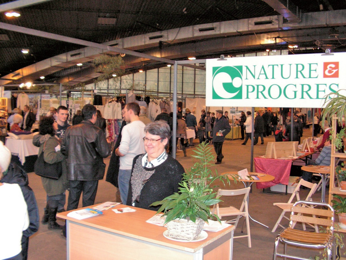 Lors de l’édition 2011. Au premier plan, Marie-Claude Armand, présidente de Nature et Progrès.