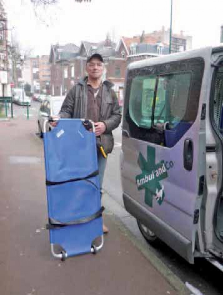 Thierry Briquet a investi en matériel pour équiper son ambulance dédiée aux transports d’animaux de compagnie. Plus qu’un métier, une vocation dictée par l’amour des compagnons à quatre pattes.