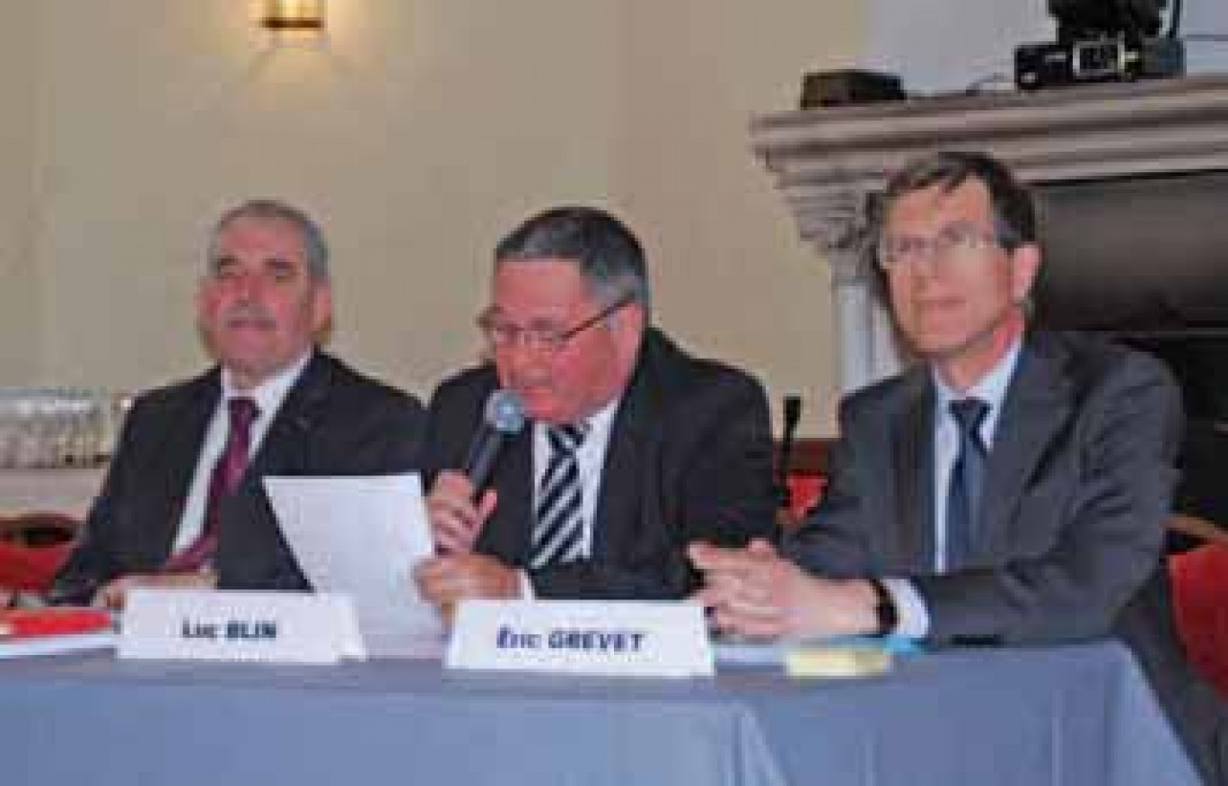 Le président de la caisse Nord, Pierre-Georges Dachicourt, celui de la société centrale, Luc Blin, et le directeur général, Eric Grevet (de gauche à droite).