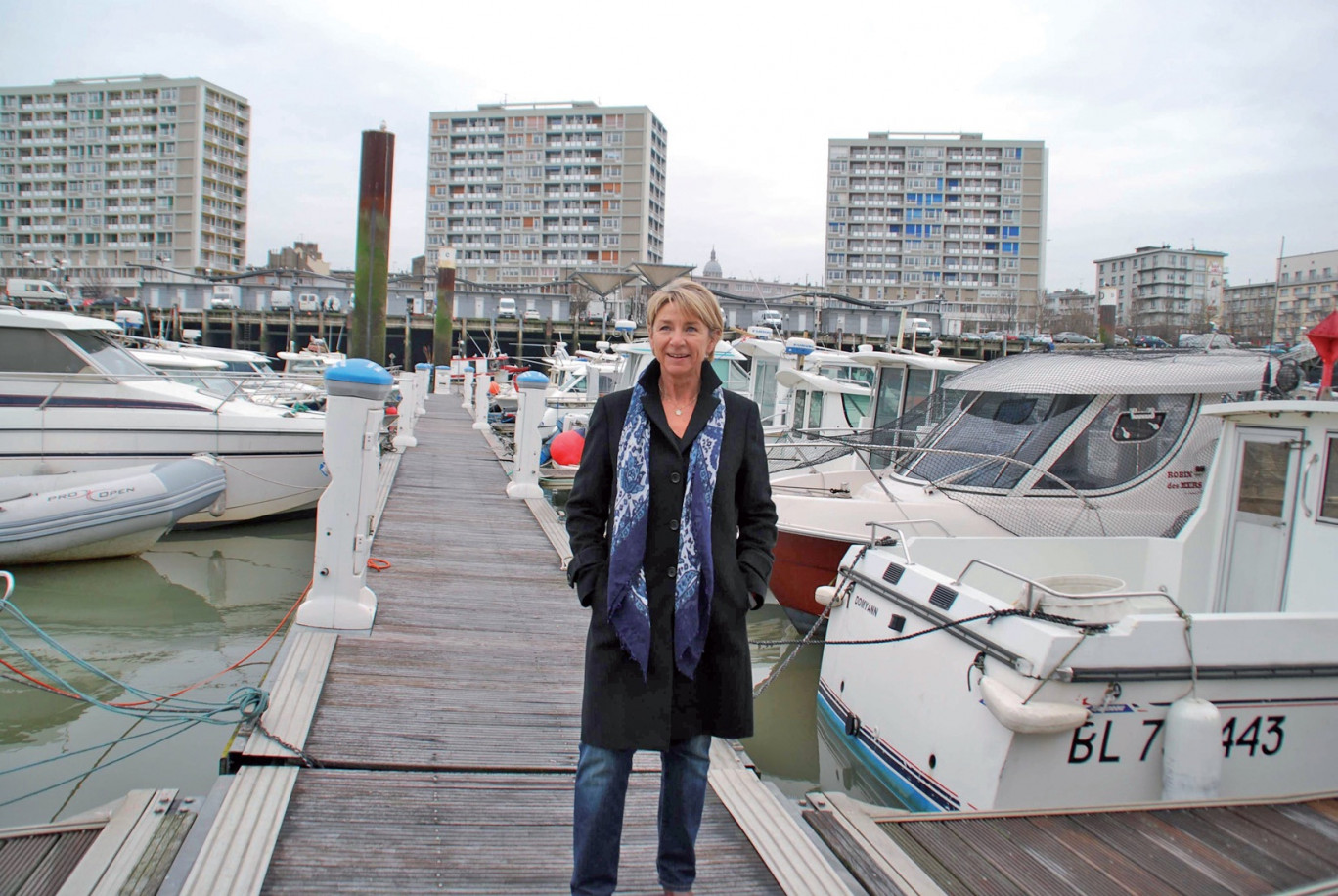 Animatrice du réseau Plaisance Côte d’Opale, Sylvie Logié sur les pontons du port de plaisance de Boulogne-sur-Mer.