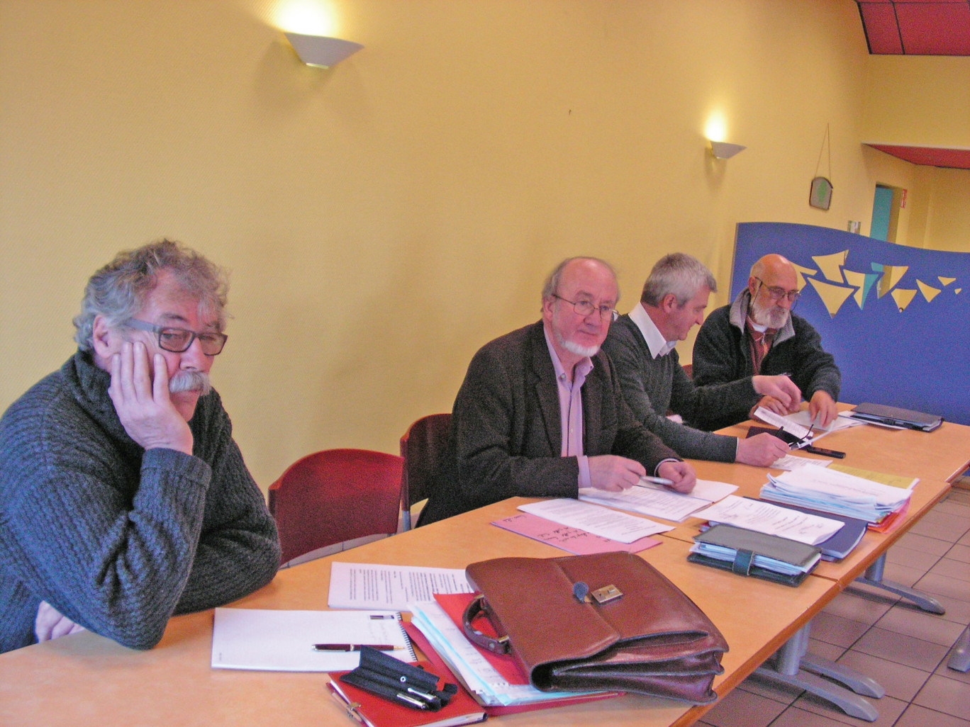 De gauche à droite, quatre des représentants de l’ESS de l’arrondissement d’Avesnes faisant partie du conseil local : Henri Deshayes, Marc Goujard, Patrick Bataille et Claude Cochard. C’était lors d’une réunion, mi-avril, à Aulnoye-Aymeries dans les locaux des Papillons blancs.