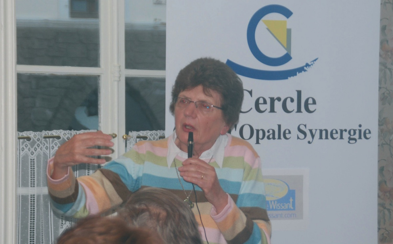 La conférencière Yvonne Battiau-Queney, présidente de la branche française de l’EUCC, pas trop pessimiste pour l’ensemble de la Côte d’Opale, est davantage inquiète par le désensablement de la baie de Wissant.