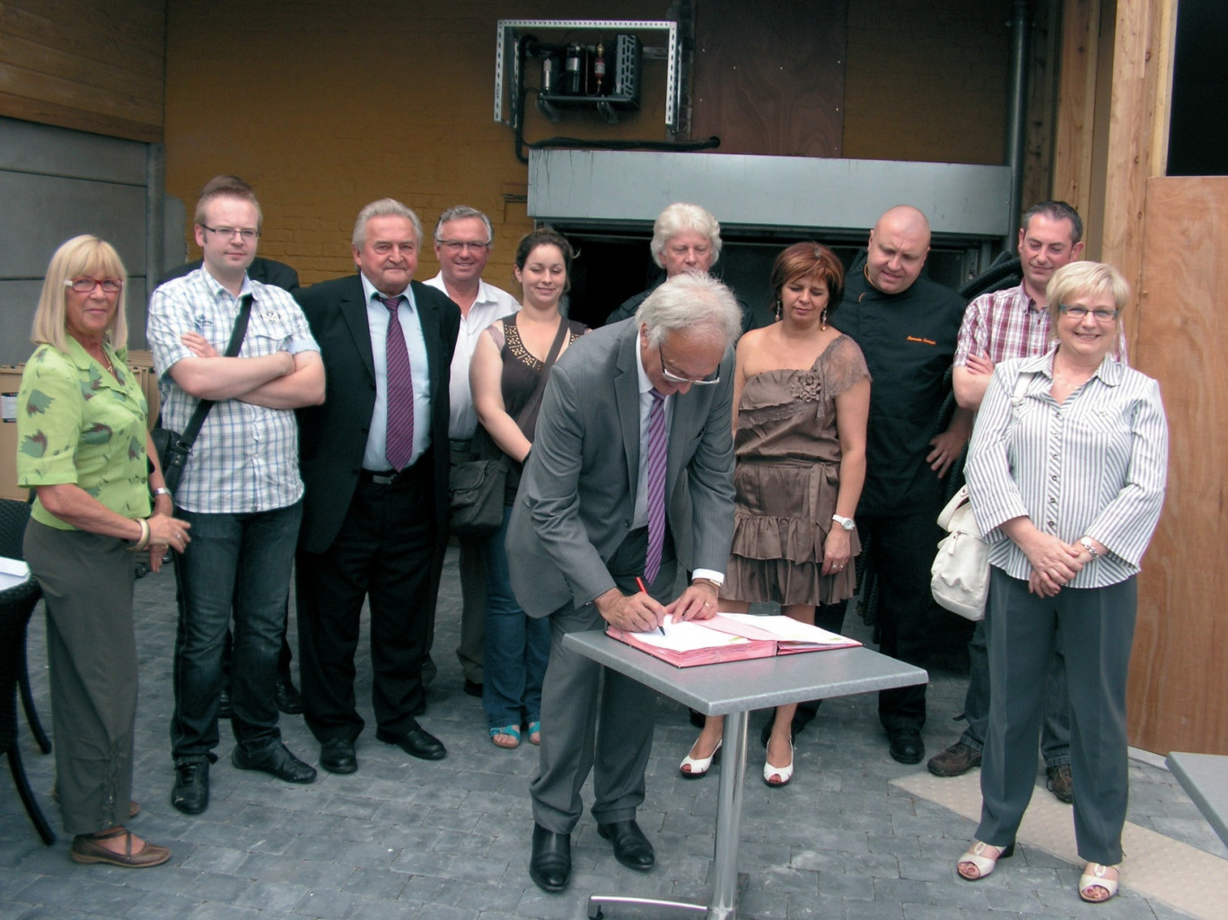 La séance de signatures des engagements réciproques, en présence du président du Parc, Paul Raoult, des professionnels et des représentants du Parc et de la CCI Grand-Hainaut.