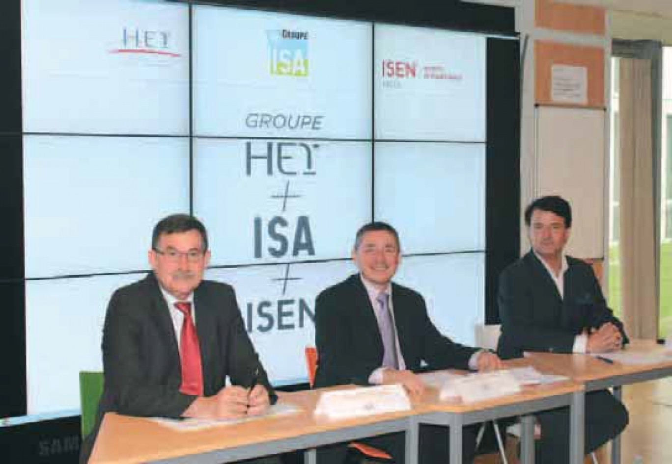La direction générale du comité exécutif du nouveau groupe a été confiée à Jean-Marc Idoux, jusqu’alors directeur d’HEI (au centre). Il est épaulé par deux directeurs généraux délégués, Pascal Codron, jusqu’alors directeur général du groupe ISA (à gauche), et François Dumoulin, délégué général du Groupe ISEN.