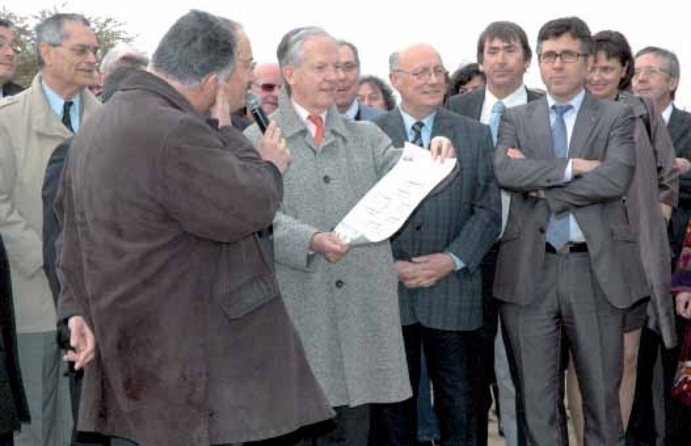 Patrick Masclet – à droite – en compagnie de Jacques Vernier, maire de Douai, lors de l’inauguration du chantier du Raquet , investissement de la CA du Douaisis.