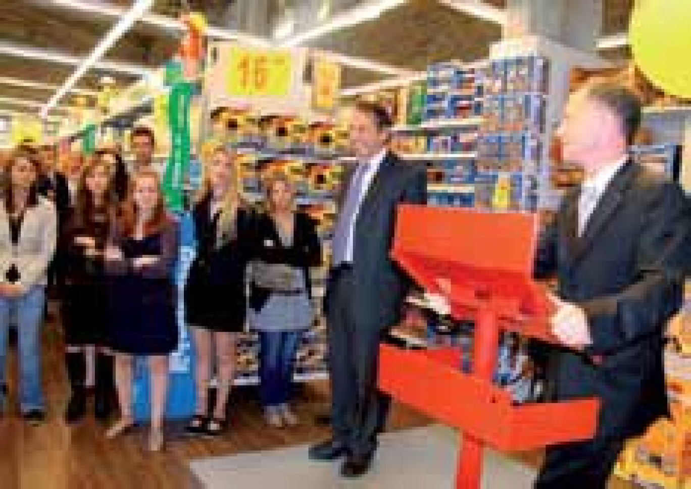 Stéphane Mulliez (au centre), président fondateur, et Alexandre Dupriez (au pupitre), directeur général, ont exprimé avec beaucoup d’émotion leur joie et leur fierté d’inaugurer ce 22e point de vente.