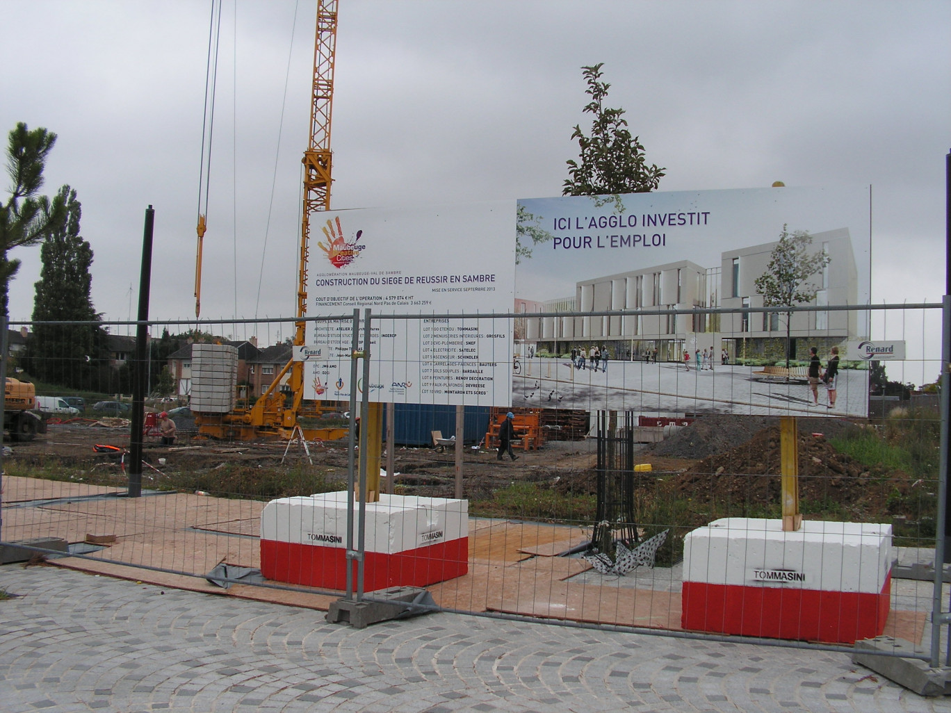 Une vue du chantier prise mi-septembre. Le siège de Réussir en Sambre devrait être terminé à la fin de l’année 2013.