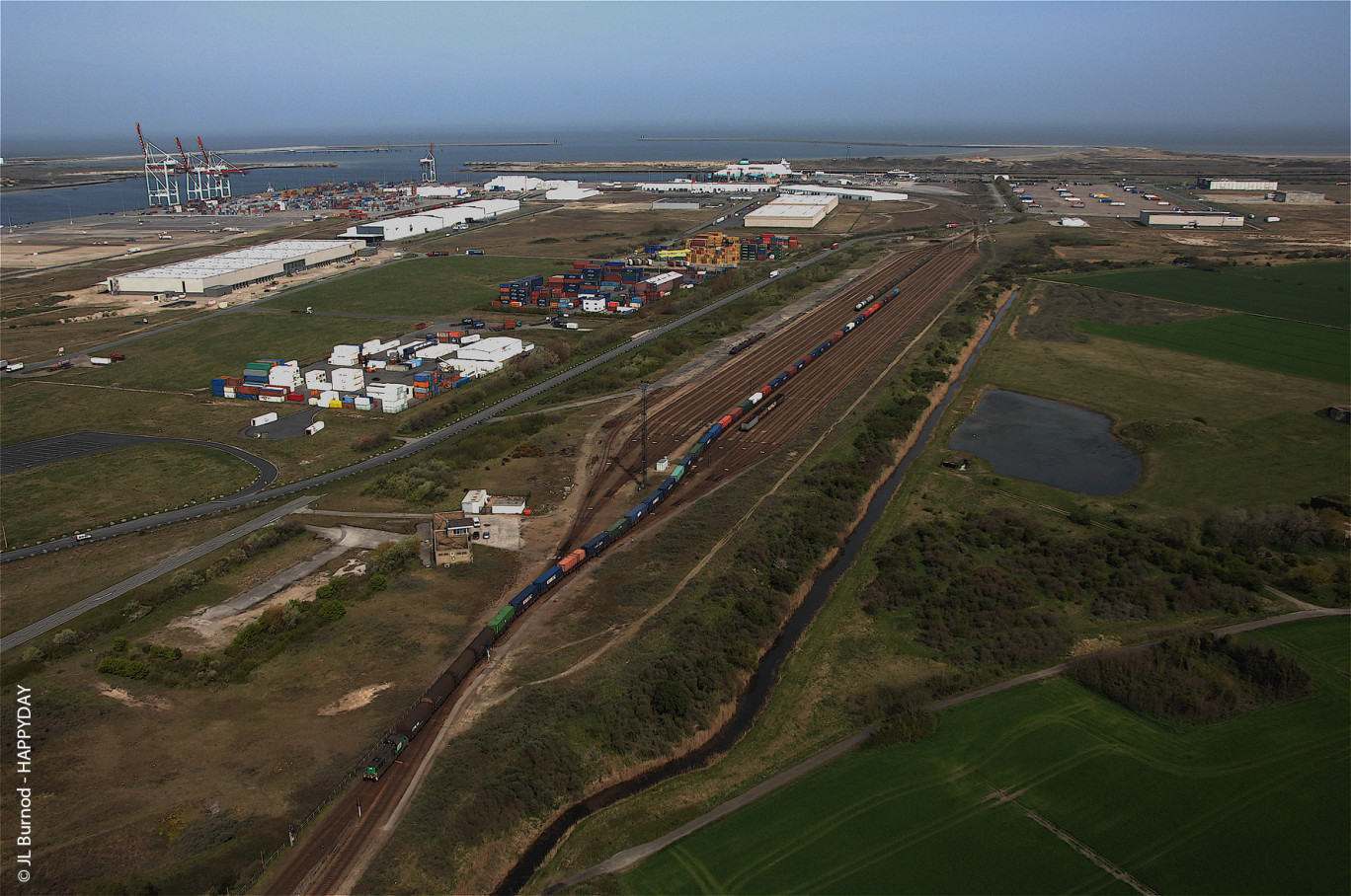 Avec un réseau ferré portuaire de plus de 200 km de voies et un trafic de plus de 10 MT, Dunkerque-Port s’est engagé dans une démarche de massification de ses flux de transports terrestres. 