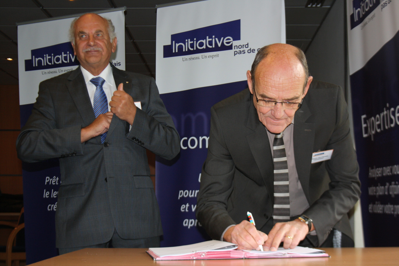 Lors de la signature de la convention, Edward Jachna, président d’Initiative Cambrésis, et Gérard Delpierre, président d’Initiative Grand Arras.