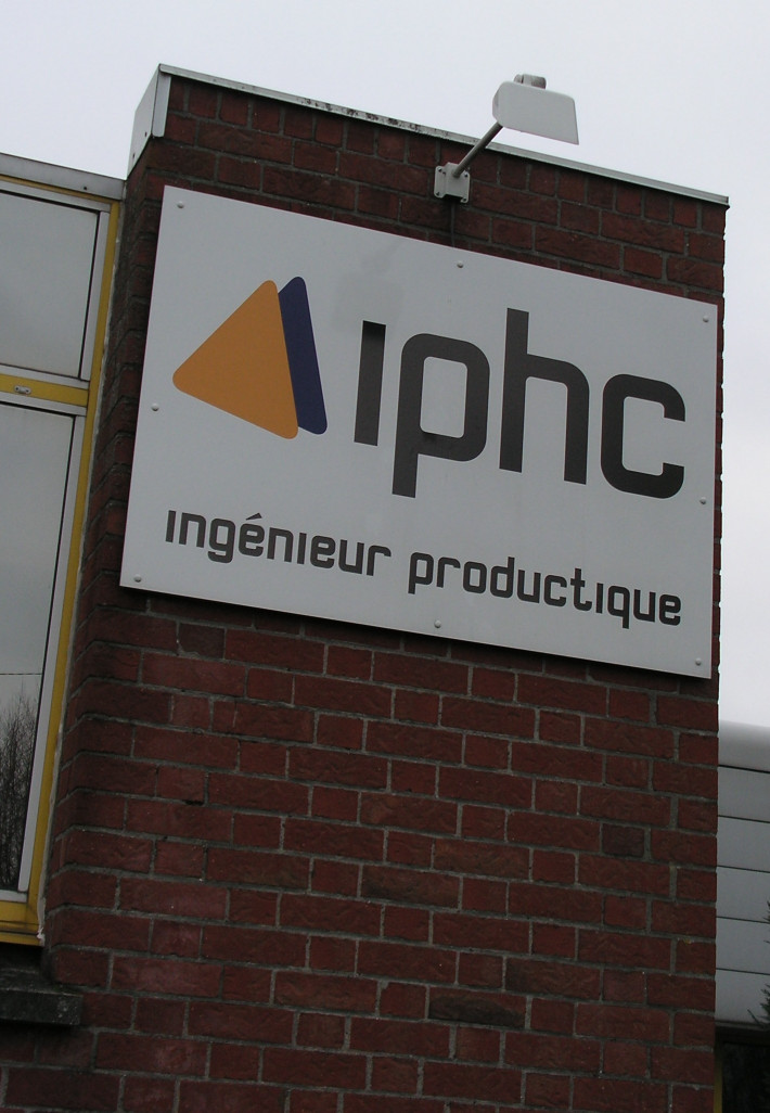 L’IPHC améliore sa communication depuis 2010 : site internet, plaquettes… La signalétique devrait suivre sous l’effet de la restructuration du groupe formation de la CCI Grand Hainaut.