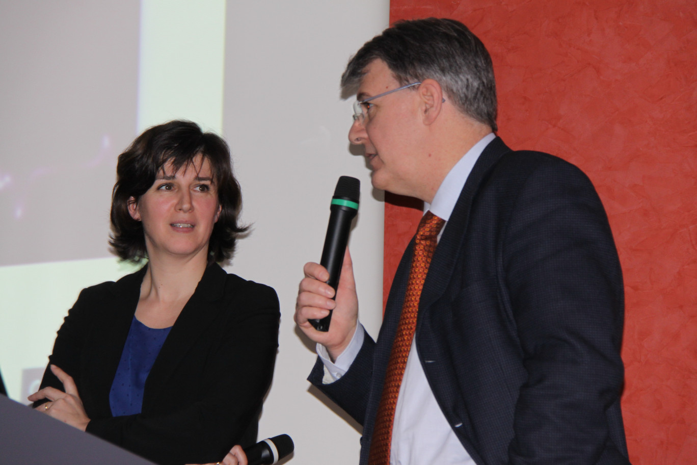 Les intervenants étaient Sylvie Duchassaing, directrice de l'information et de l'analyse économiques et territoriales, et François Bavay, directeur départemental de la Banque de France. 