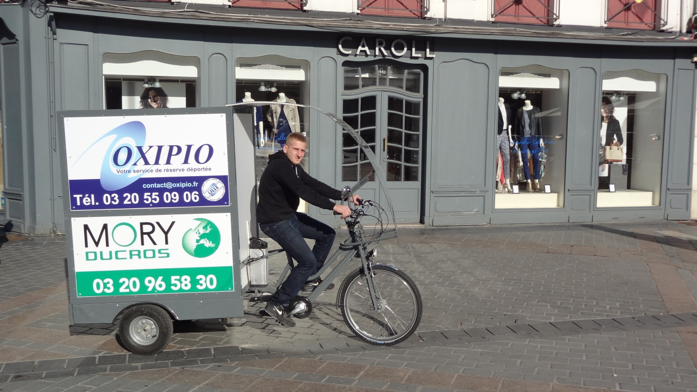 L’entreprise Oxipio assure l’ensemble du stockage des commerçants et les cargocycles parcourent  les ruelles de Lille pour livrer les marchandises en un temps record. 