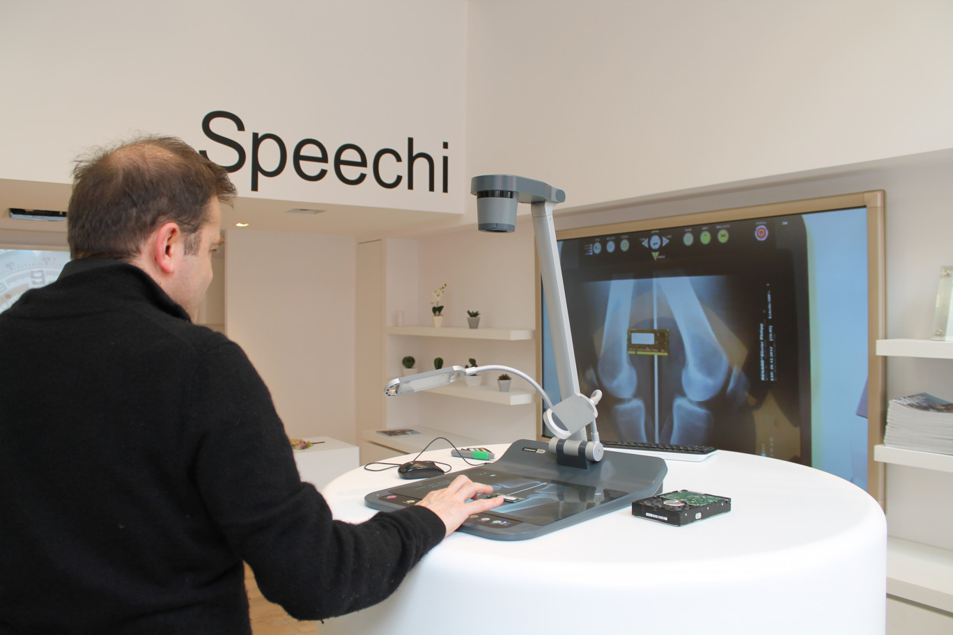 Visualiseur haut de gamme et grand écran interactif sont aussi des produits proposés par Speechi, et visibles dans le nouveau Showroom.