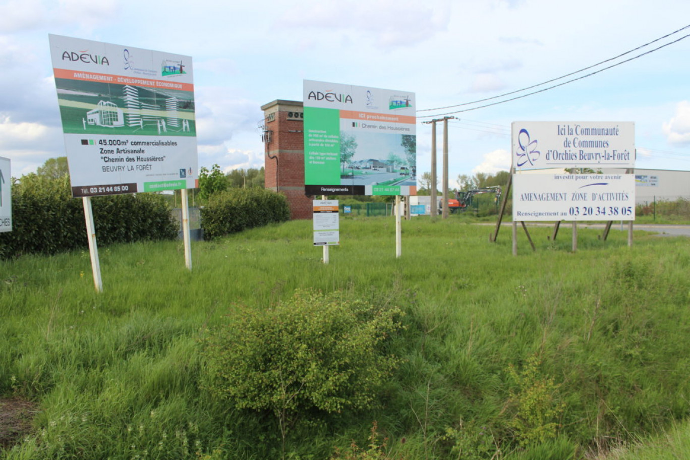 CO-Adevia 1 –A Beuvry-la-Forêt les panneaux d’Adevia sont là depuis longtemps  et très prometteurs, mais d'entreprises en vue dans la ZA des Houssières.